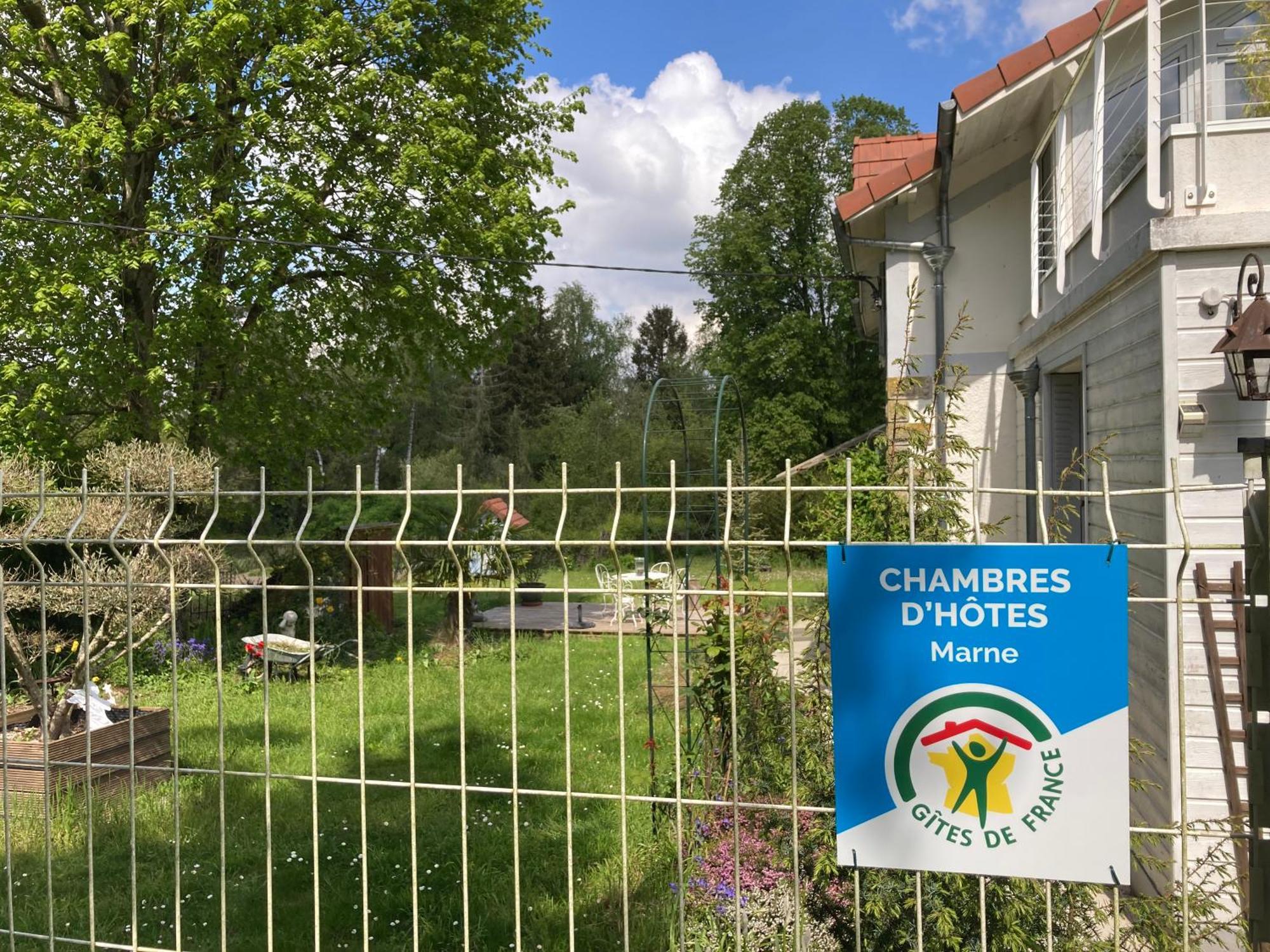 "Aux Chants Des Oiseaux" Domaine De La Renardiere Les Grandes-Loges Exterior foto